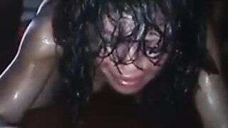 Ah si!!! me la esta metiendo toda por el culo!!!