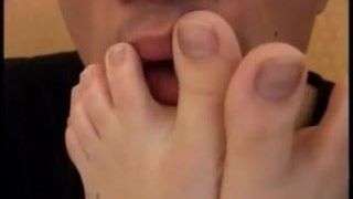 FF24 Tongue Bath Thick Toes