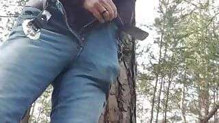 Going nude outdoor and squirting