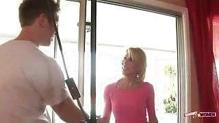 Her old vagina is crying tears of joy when slammed by this large men muscle