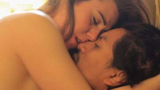 Latino does a favor for the secretary in exchange for getting his nationality