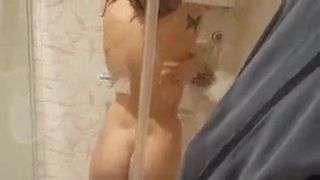 lietuvaite duse maudosi nuoga