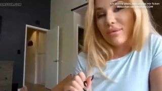 Sexy Blonde Schweizer Mama