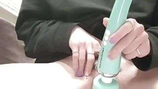 Squrt masturbating my pussy with wand vibrator