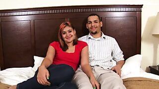 Junges Paerchen braucht dringend Geld und fickt dafuer vor der Kamera