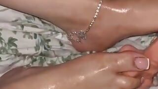 Latina Slut Gives Big Dick A Sensual Footjob Massage JOI – Cum on my feet 🥹