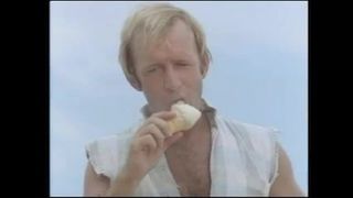 Paul Hogan Show – At The Beach