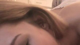 Elle adore se faire defoncer la chatte