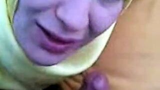 horny arab in hijab suck her bf dick