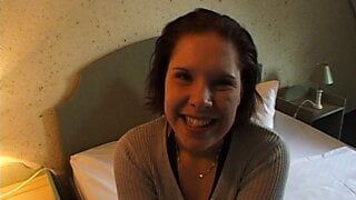 Lisa 19 Jahre Brunette kommt schon beim fingern