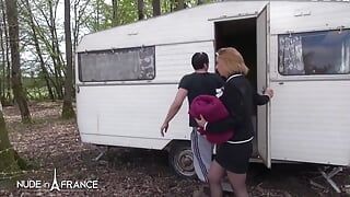 Mature bourgeoise hard anal fucked outdoor by the garderner