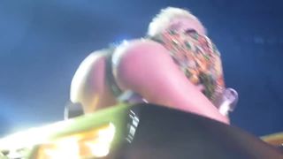 Miley Cyrus Bangerz Tour 2014 – ASS BOOTY slap