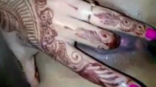 Paki girl masturbating