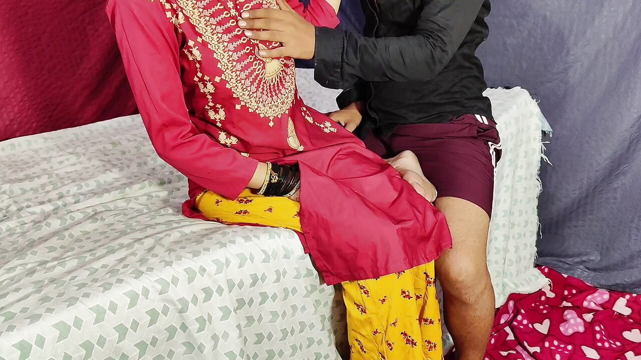 Devar ne bhabhi ko bahla phusla ke chod diya