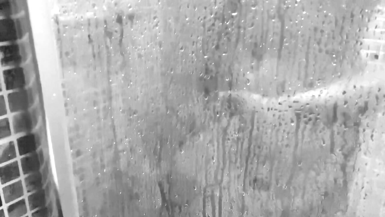 Exhibitionist in the shower – Italian girlfriend in shower