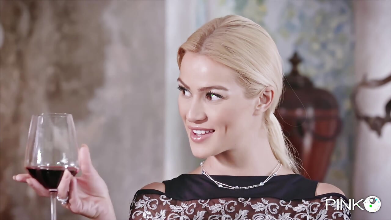 Model Cherry Kiss likes Christian Clay’s cock in the ass