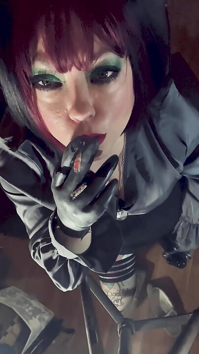 Mummy Wants You To Suck Her Big Cock As She Smokes – Strapon Smoking Fetish BBW MILF Mommy