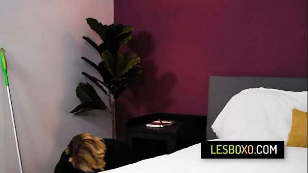 Blonde teen following stepmom’s instructions to reach orgasm – Emma Hix, Serene Siren