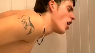 Sub twink Archi cumsprayed after jerking by hung Roma Artur