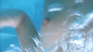 Riley Reid goes swimming nude