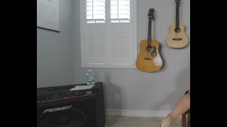 Solo Latina girl,Luna Leve is rubbing her hairy twat,in VR